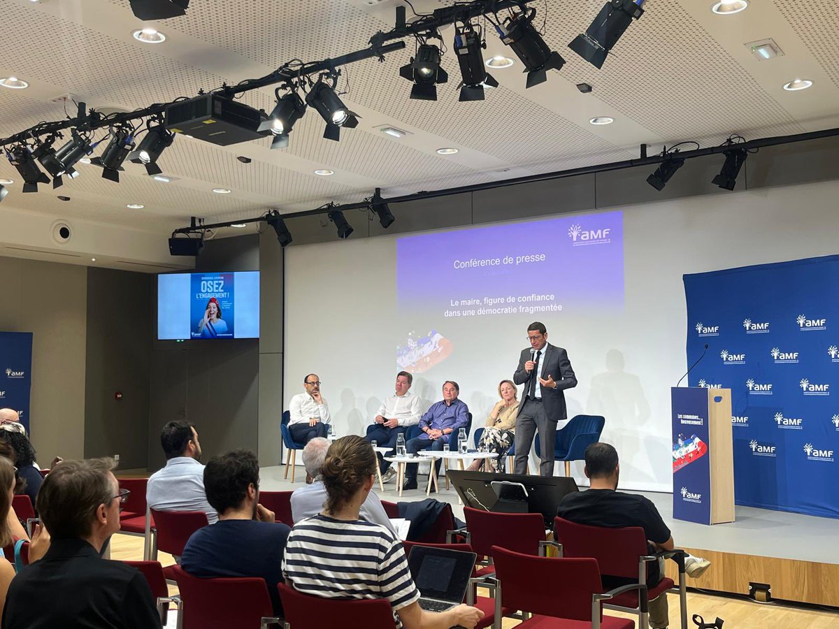 🔴 David Lisnard, <a href="/PresidentAmf/">Président de L’AMF</a>, appelle à l’esprit civique des citoyens en faveur d’un engagement municipal car 

« La crise de la démocratie est bien plus une crise de l’exécution, de l’impuissance publique car l’Etat ne s’occupe pas de ce dont il devrait réellement s’occuper.