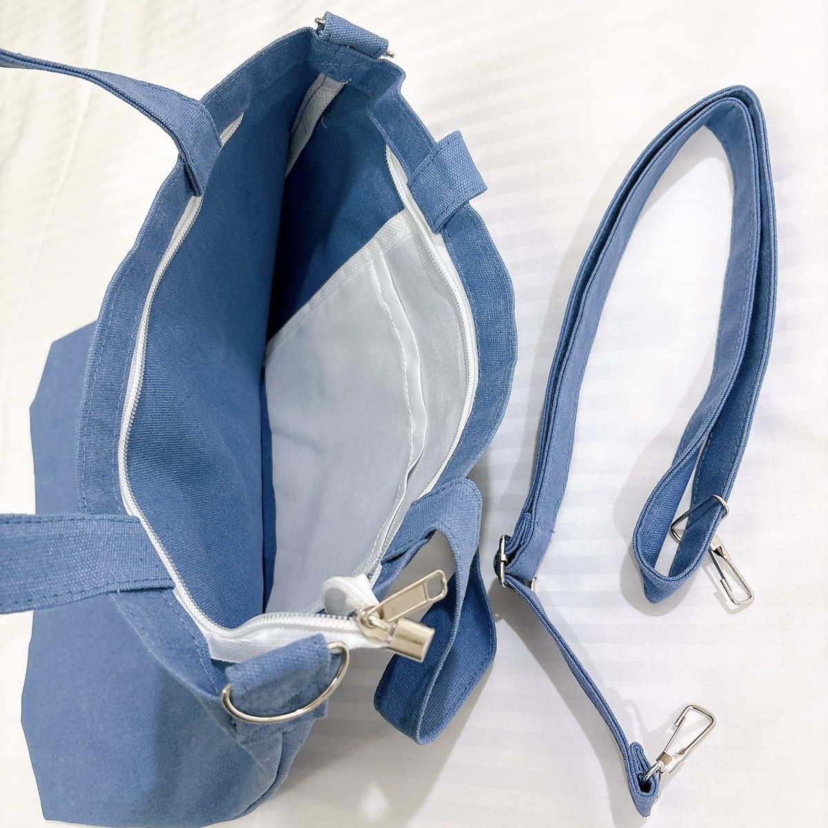 ポストカードでは新柄のシリーズと、描き下ろしデザインの新作トートバッグ🚀
・postcard→30NTD(150円)
・tote bag→400NTD(2,000円)
いろんな方のご協力で、こうして作れて手元に届いています…本当に感謝…！
ぜひお手に取っていただけたら嬉しいです！

✨台北「設計玩創意展」
7/4〜7/7：B622-623