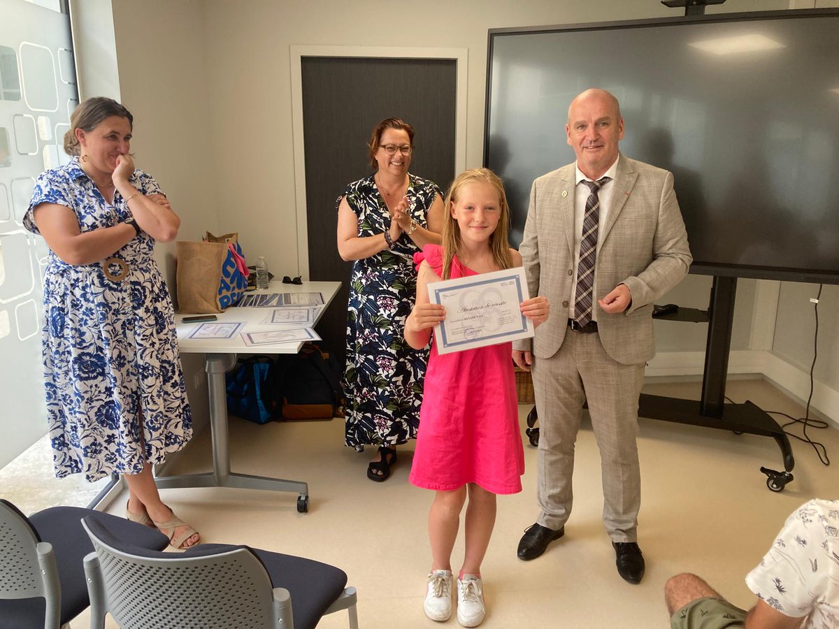DSDEN82's tweet image. 🎓 de remise des diplômes du DELF hier. 24 élèves ont été certifiés niveau A1 et A2. Mention spéciale pour Yeva qui a eu 100/100 ! 11 mamans ont reçu une attestation OEPRE pour leur assiduité aux ateliers. Merci à Alice & aux enseignants pour leur travail.
ac-toulouse.fr/5-minutes-avec…