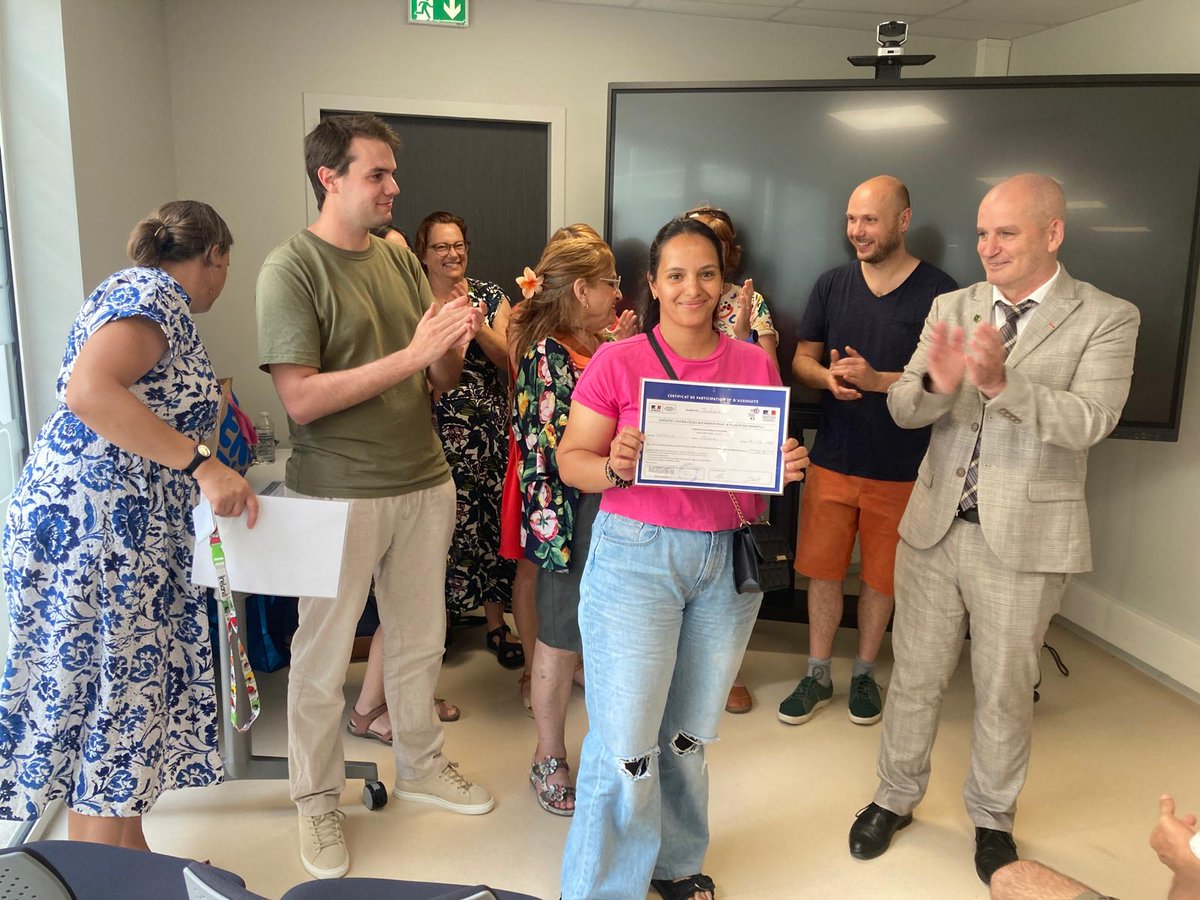 DSDEN82's tweet image. 🎓 de remise des diplômes du DELF hier. 24 élèves ont été certifiés niveau A1 et A2. Mention spéciale pour Yeva qui a eu 100/100 ! 11 mamans ont reçu une attestation OEPRE pour leur assiduité aux ateliers. Merci à Alice & aux enseignants pour leur travail.
ac-toulouse.fr/5-minutes-avec…