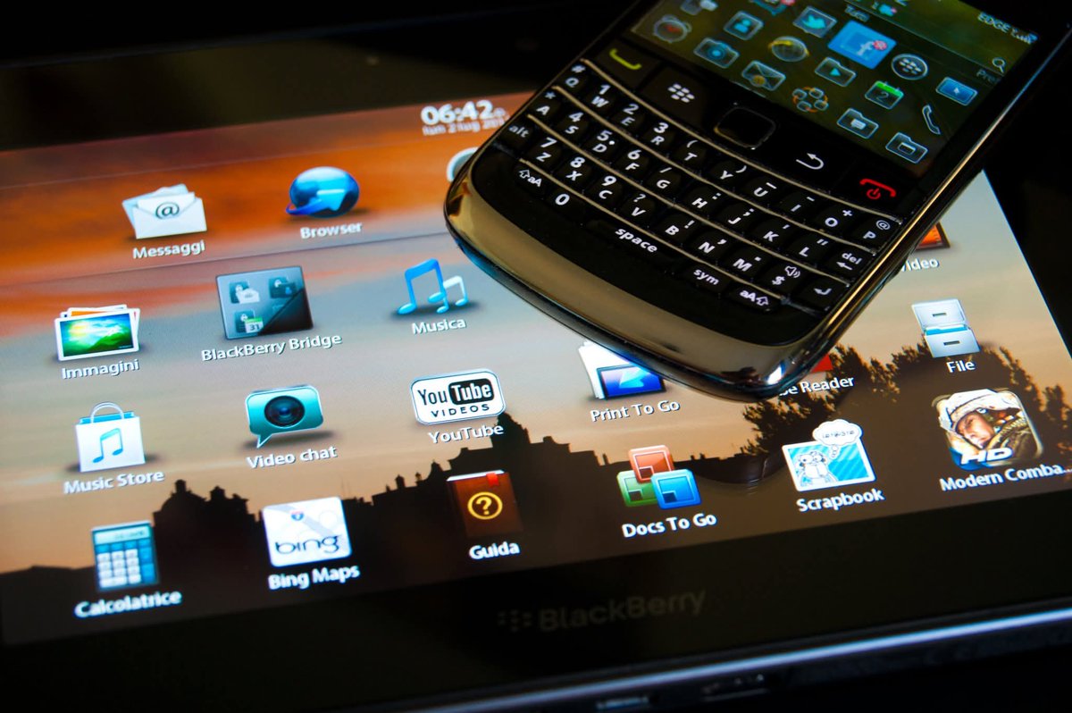 dariovw's tweet photo. Ricordi #blackberry #playbook #bold https://t.co/Ifw7eyCAH7