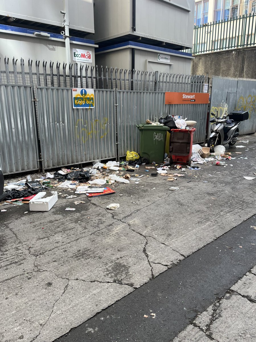Duffy79Jason's tweet photo. @DubCityCouncil this is a disgrace on Britain Place Dublin 1. Like this all week, surprised the place isn’t covered in rats! https://t.co/fgUYxVM1GH