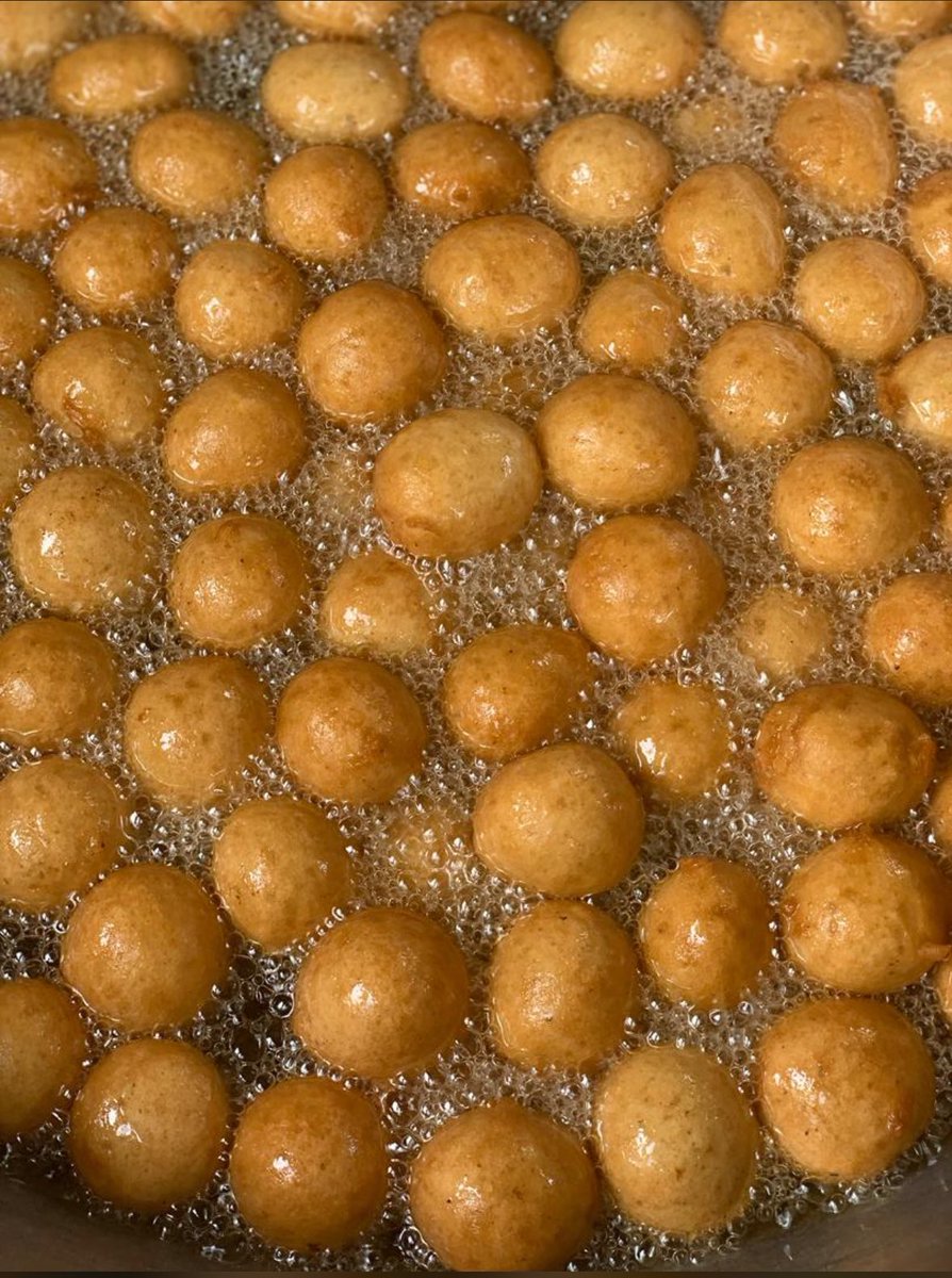 Some people dey find love, you just need smallchops and peace of mind.
Leave the stress and focus on yummy smallchops 😜😜