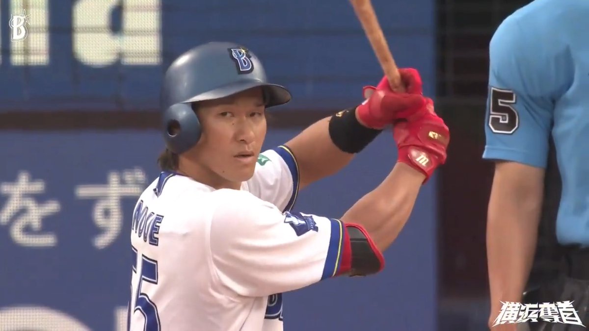 ハマの夕空へ大きな弧を描きライトスタンドへ🌈 #井上絢登 選手のプロ