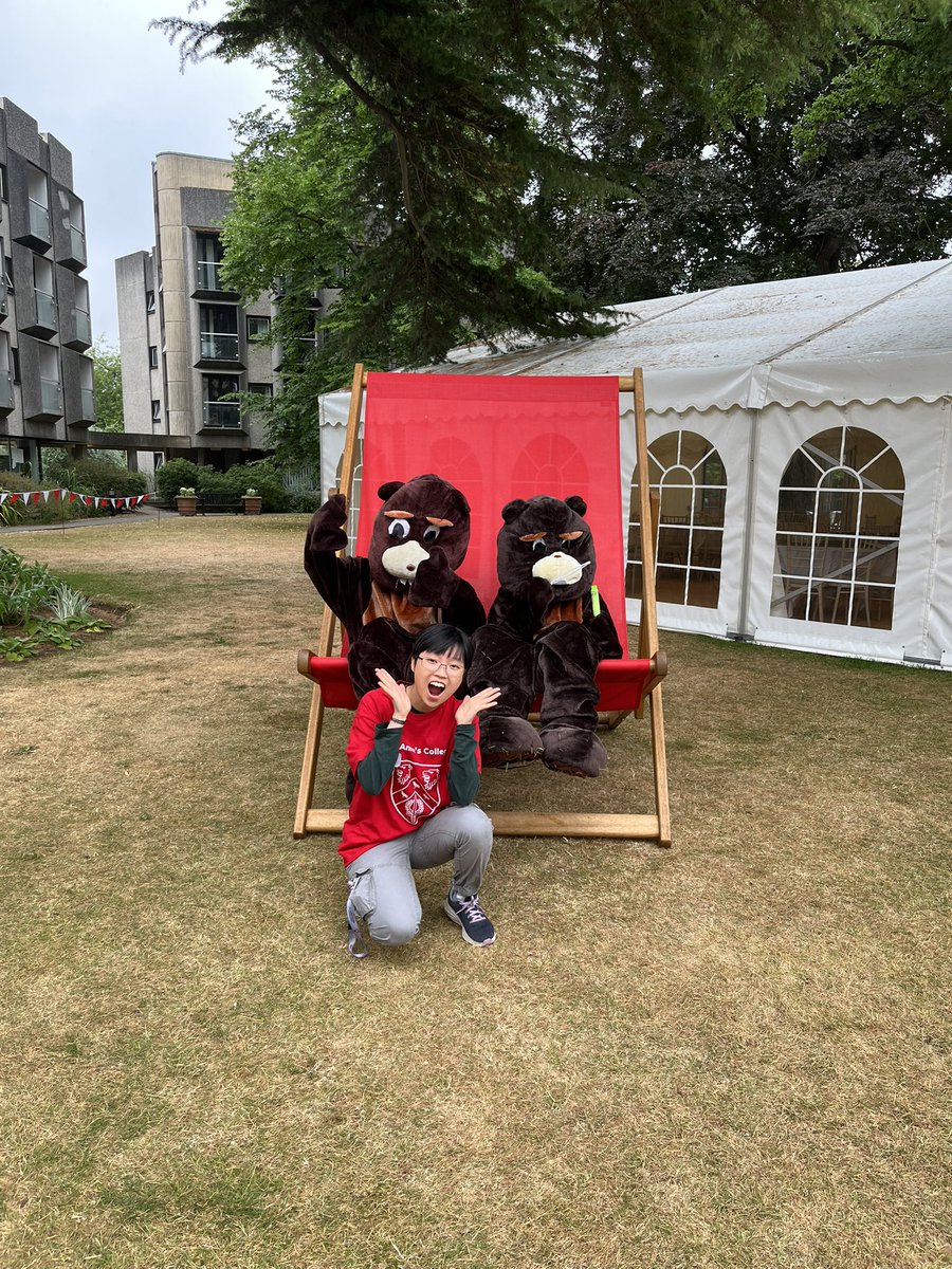 Our student ambassadors are ready and waiting to welcome you to St Anne’s — follow the beavers! 🦫