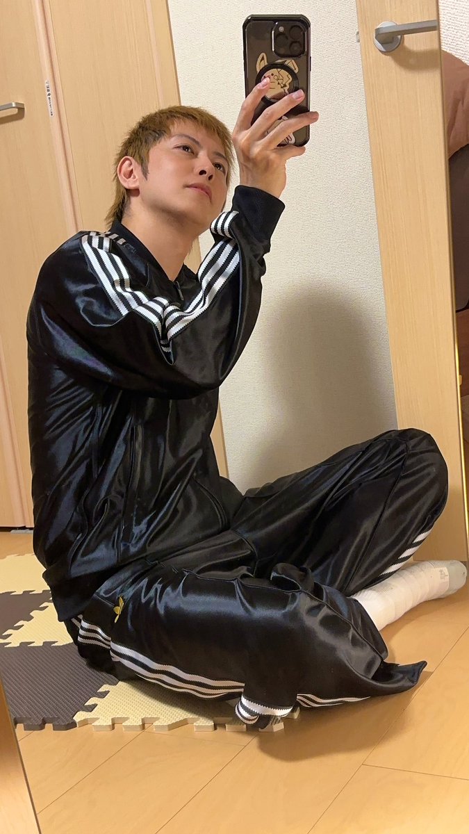 次は襟足伸ばすか切るか
どうしようかなー