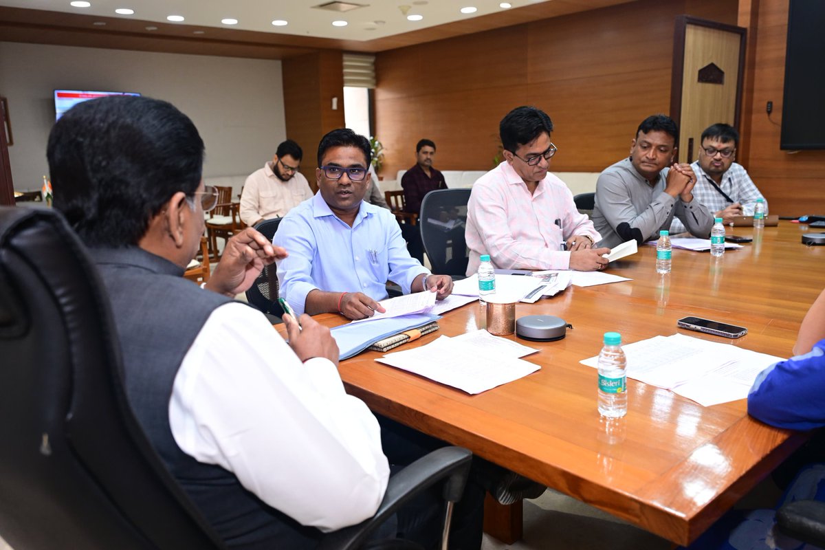 Chaired a comprehensive review meeting with officials about GCAS (Gujarat Common admission services) , to evaluate the progress and preparedness of the ongoing admission process in state public universities.

✅ Discussed transparent, student-centric mechanisms
✅ Reviewed
