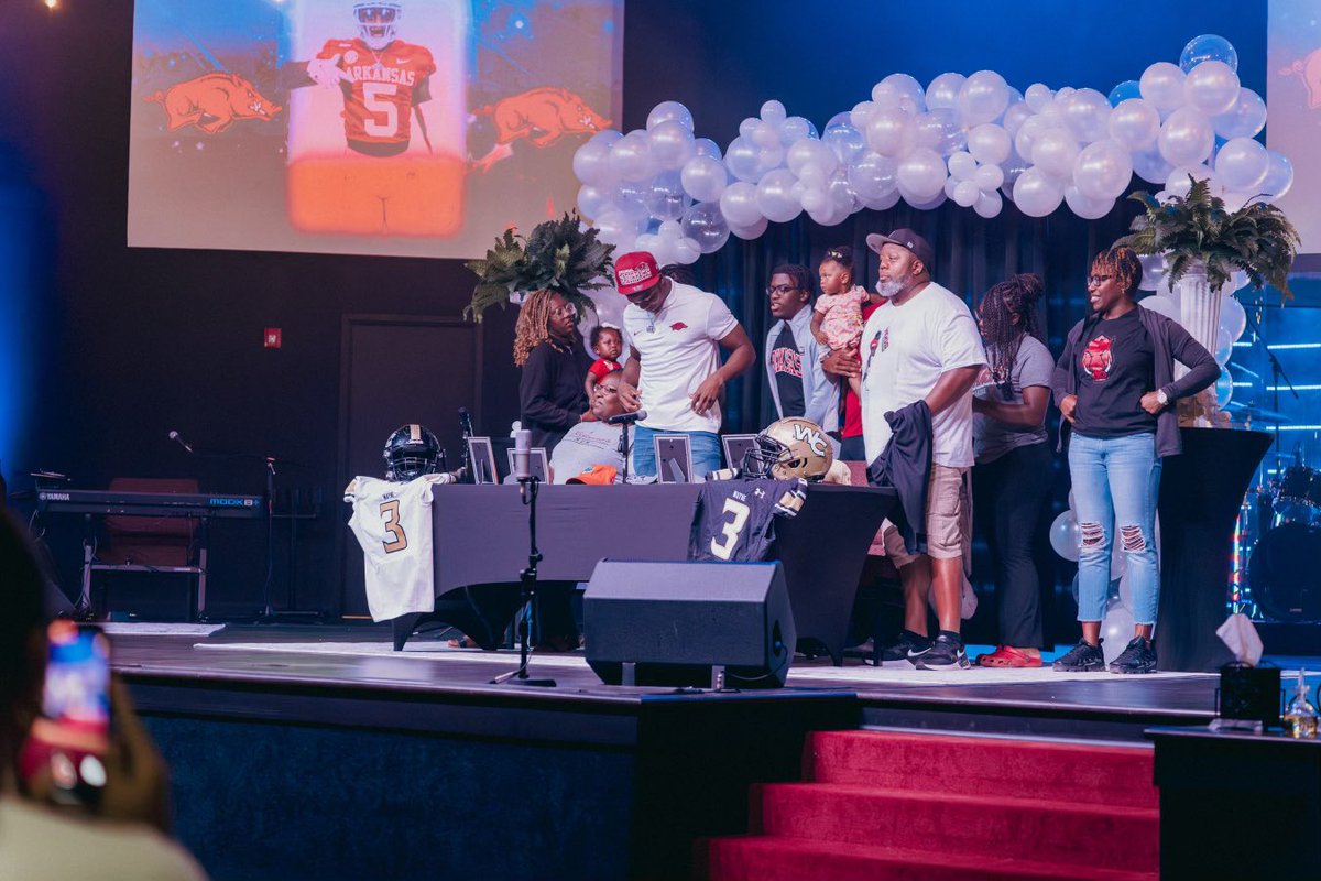 Tavion Wallace (@tavion_wallace) on Twitter photo One year ago today I became a Hog❤️😁
Thank you Lord for everything you do for me. Thank you <a href="/RazorbackFB/">Arkansas Razorback Football</a> for an amazing opportunity One year ago today I became a Hog❤️😁
Thank you Lord for everything you do for me. Thank you <a href="/RazorbackFB/">Arkansas Razorback Football</a> for an amazing opportunity