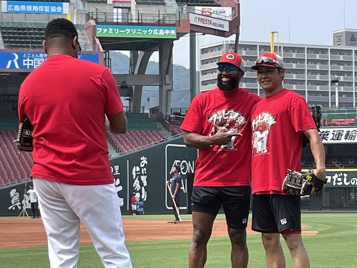 Tシャツそろえ隊の輪が広がってます😂　#carp