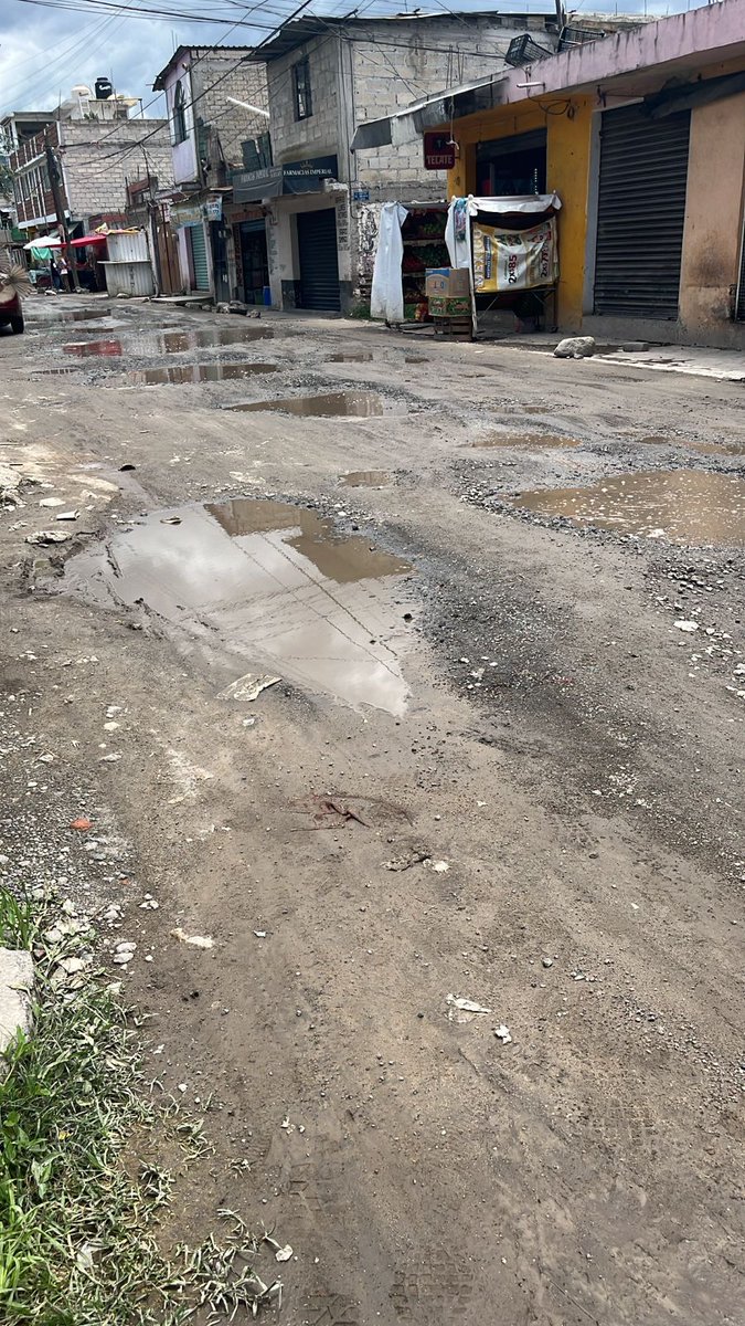 <a href="/XochimilcoAl/">Alcaldía Xochimilco</a>
Por favor podrían reparar está calle La Cruz 422, Santa Cruz Acalpixca, Xochimilco. C.P. 16083.
<a href="/locatel_mx/">@locatel_mx</a>
Gracias