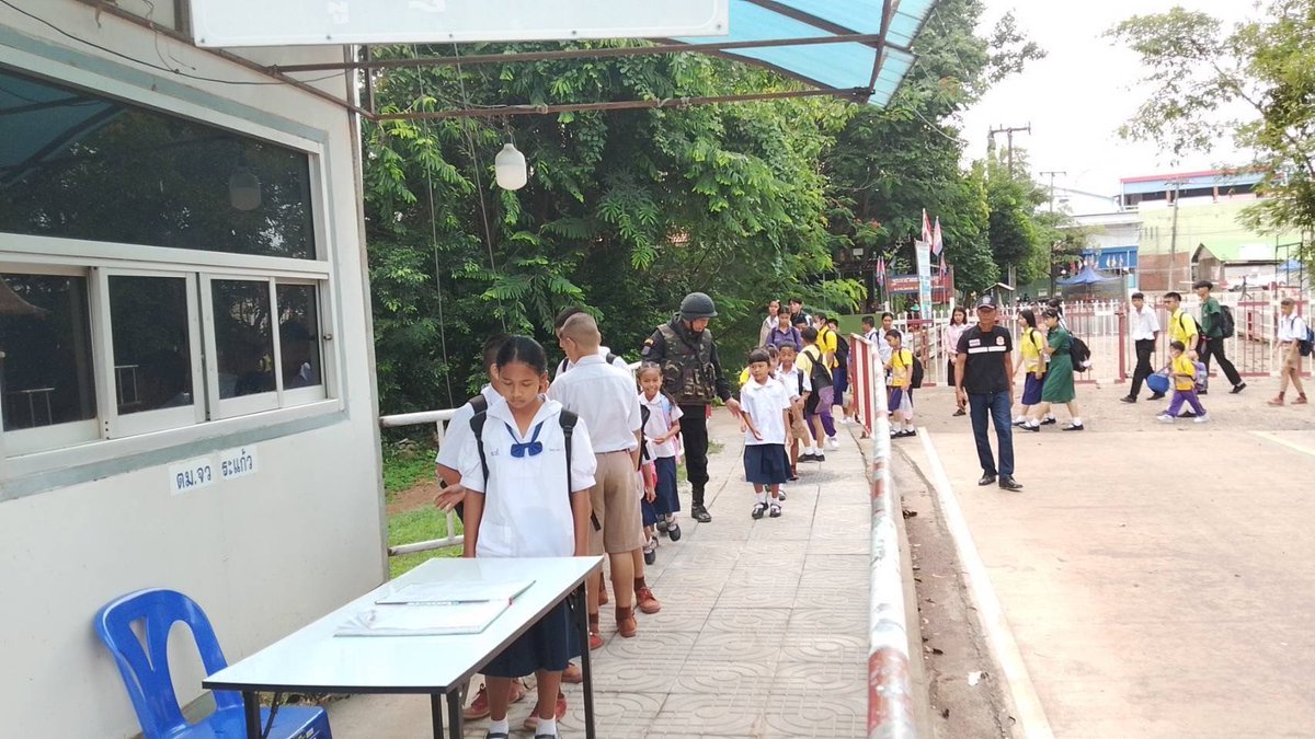minibossL7's tweet photo. เช้านี้ 2/07/2568 
จุดผ่อนปรนการค้าบ้านหนองปรือ
#ไทย #กัมพูชา #จุดผ่อนปรน https://t.co/ssWYzuia3J