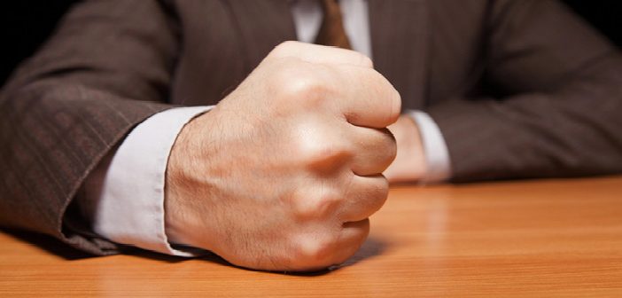 Rasûlullah ﷺ şöyle buyurdu:

“Gerçek babayiğit, güreşte rakibini yenen değil, öfkelendiği zaman nefsine hâkim olan kimsedir.”

 (Buhârî, Edeb 76)