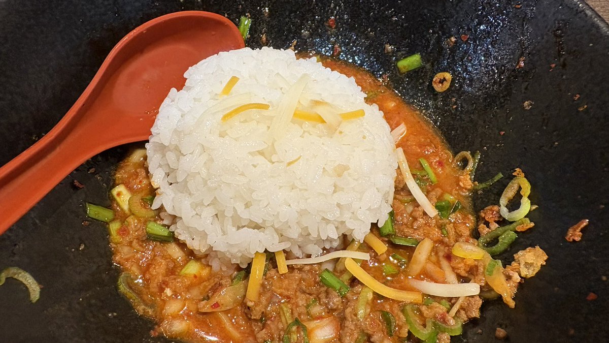 momo774RR's tweet photo. お昼はひのき屋サン。キョーレツに暑いのでスタミナつけようと台湾混ぜそば。うーんマンダム（ｗ）これはやっぱすたみなつきまっせ、冷やしもいいけど汗ダラダラで食う暑気払い。旨い！お腹いっぱい。ごちそうさまでした。(*￣◇)=3 
＃ひのき屋
＃野江内代 https://t.co/T1Sve0GkCS