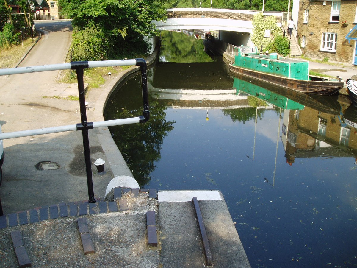 retired_tom's tweet photo. My photos from #July 2005
#CanalRiverTrust #GrandUnionCanal #Batchworth #RiverChess #ChessLock #Lock #Bridge #NarrowBoat #Reflections
#Canals & #Waterways can provide #Peace & #calm for your own #Wellbeing #Lifesbetterbywater #KeepCanalsAlive https://t.co/UXsXfdxbP8