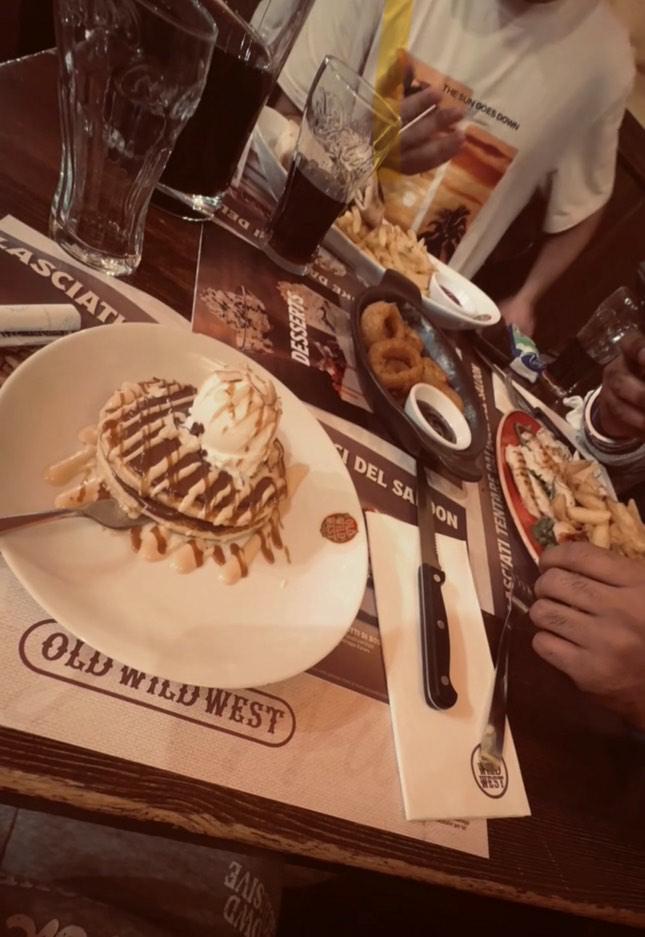 Jiya____2007's tweet photo. I mean… someone who celebrates my birthday like this even when I’m not around..? 
I’m truly blessed to have him.
It really means so much when your people show effort no matter the distance...🤍🧿 https://t.co/f090WfDeXe