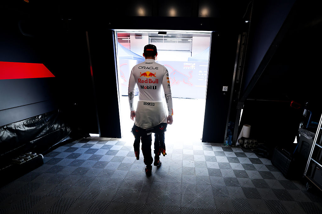 SoyMotor.com (@soymotor) on Twitter photo 🚨 BOMBAZO desde Italia.
➡️ Verstappen está listo para liberarse de Red Bull y negocia con Mercedes.
ℹ️ <a href="/SkySportF1/">Sky Sport F1</a>
#F1 🚨 BOMBAZO desde Italia.
➡️ Verstappen está listo para liberarse de Red Bull y negocia con Mercedes.
ℹ️ <a href="/SkySportF1/">Sky Sport F1</a>
#F1