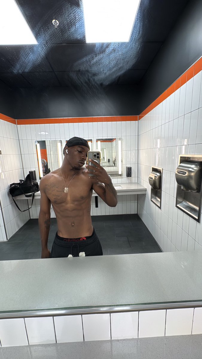 wavytray2x's tweet photo. Gym rat 😎 https://t.co/6dMUEXCUN8