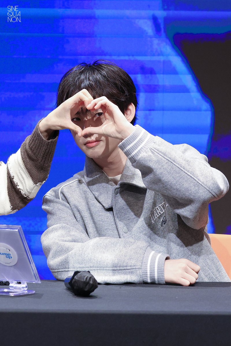 250504 온앤오프 팬사인회 효진

손하트 속 효진이와 눈을 맞춰 보세요

#온앤오프 #ONF #효진 #HYOJIN #SQNONF