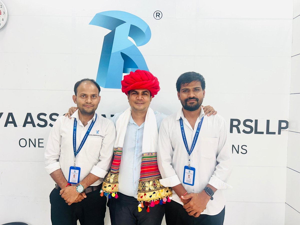 RiyaAssociates's tweet photo. *रिया फैमिली* की ओर से *सुमनलाल जी*, *चंद्रशेखर मेवाड़ा जी (सरपंच घाणेराव)*, *शंकर जी देवासी* एवं *विक्की भाई (सत्यम ग्रुप)* का हार्दिक स्वागत है। आपकी उपस्थिति हमारे लिए सम्मान की बात है। हम आपके अनुभव और मार्गदर्शन से प्रेरित होते हैं। अभिनंदन एवं शुभकामनाएं! 🌸🙏 https://t.co/Jhjk2e5PDE