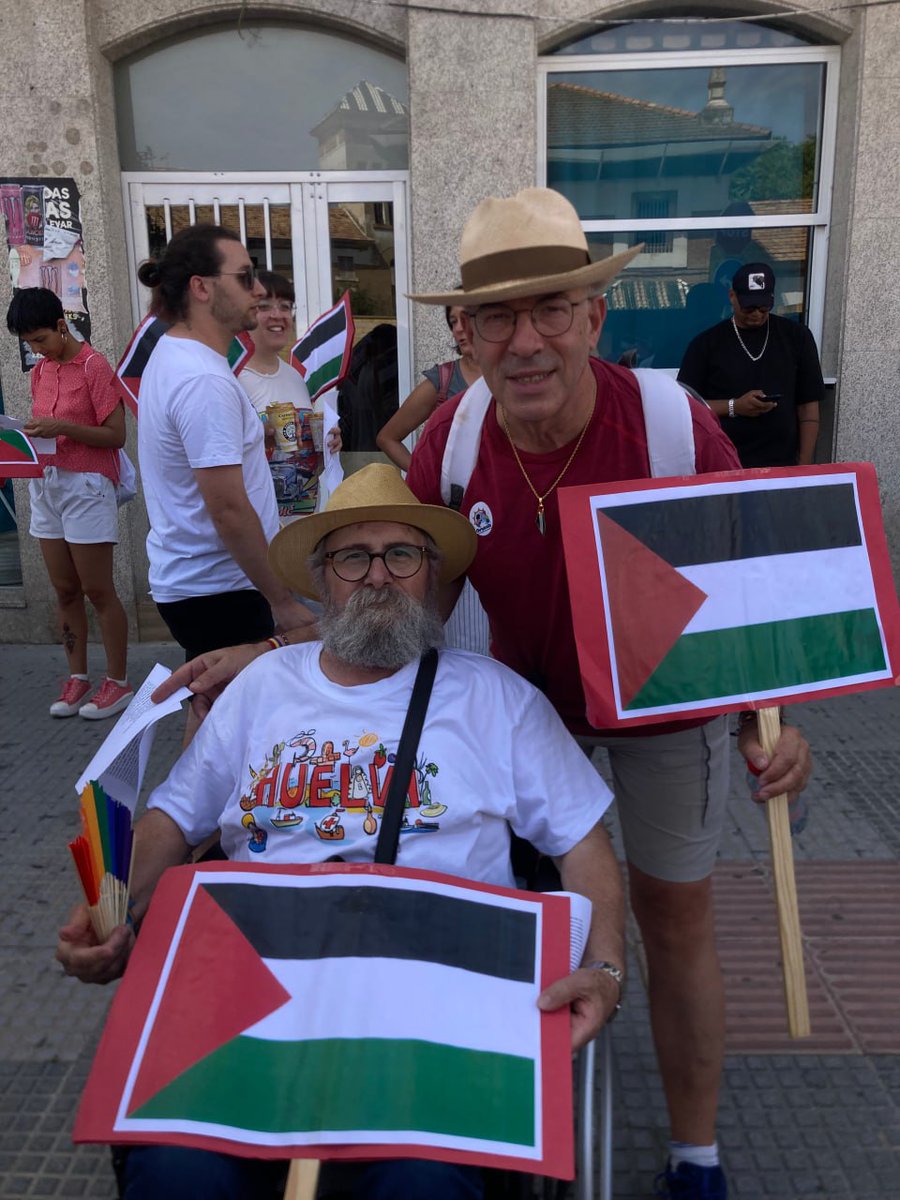 HuelvaPodemos's tweet photo. Sábado 28, día del Orgullo. La lucha continúa. Este año, además, salimos a las calle a exigir el fin del genocidio. Porque nuestro orgullo son los derechos humanos. Porque no podemos aceptar lo que ellos dicen que es inevitable. https://t.co/zAWrcAoroY