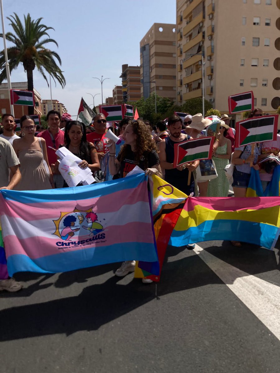HuelvaPodemos's tweet photo. Sábado 28, día del Orgullo. La lucha continúa. Este año, además, salimos a las calle a exigir el fin del genocidio. Porque nuestro orgullo son los derechos humanos. Porque no podemos aceptar lo que ellos dicen que es inevitable. https://t.co/zAWrcAoroY
