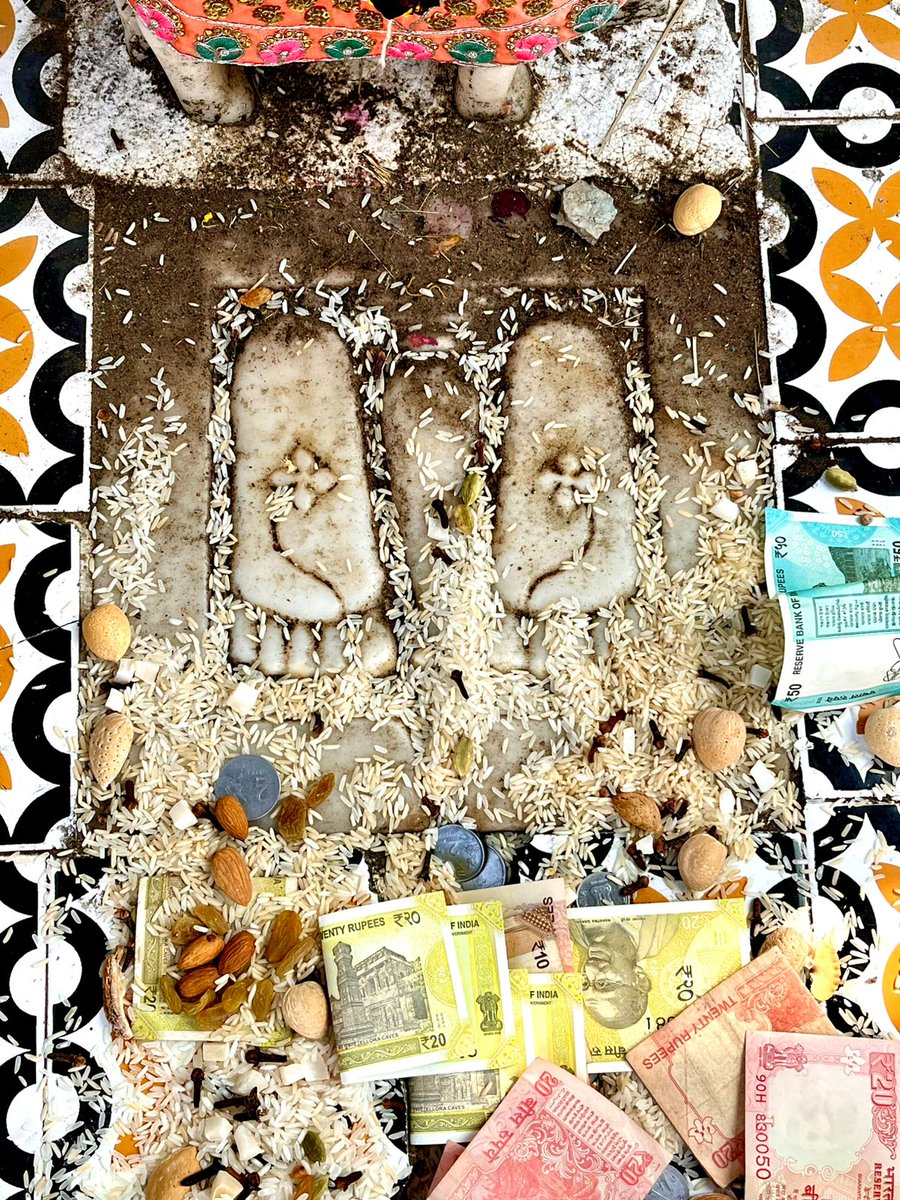 SandhyMahalaxmi's tweet photo. Girnar's Jain Tonks hold significant historical and religious importance, for the Jain community. The  5 Tonks are located on Mount Girnar in Gujarat, India, and are believed to be the place where the 22nd Jain Tirthankara, Lord Neminath, attained enlightenment and liberation and 72 crores 700 Muniraj too. The mountain itself is considered sacred by Jains, with a history that predates the Himalayas #JainRightToGirnar5thPeak