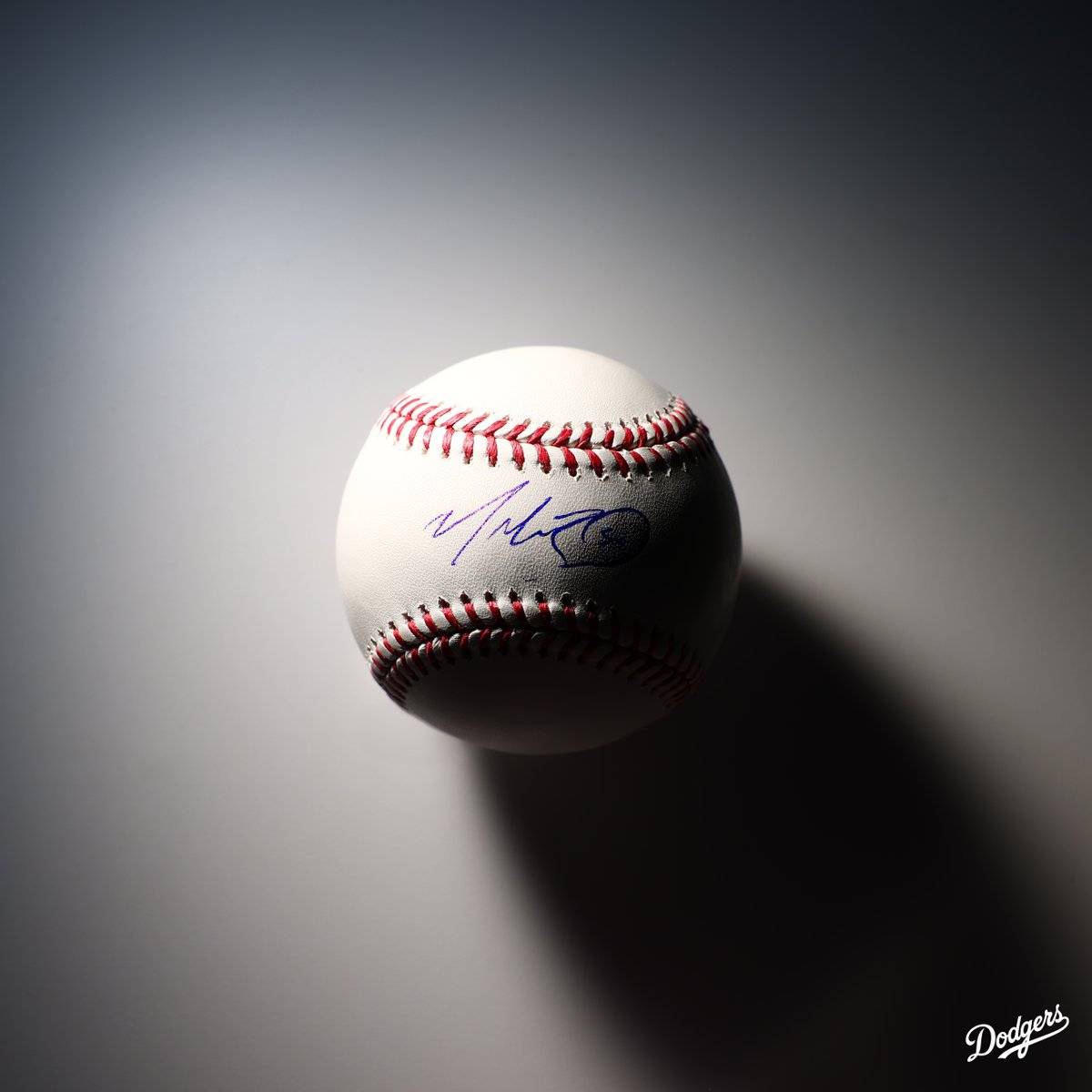 One hour left of voting! Send us a screenshot showing that you voted for a chance to win this autographed Mookie Betts baseball.

🗳: Dodgers.com/vote
Rules: bit.ly/3VWF8ga