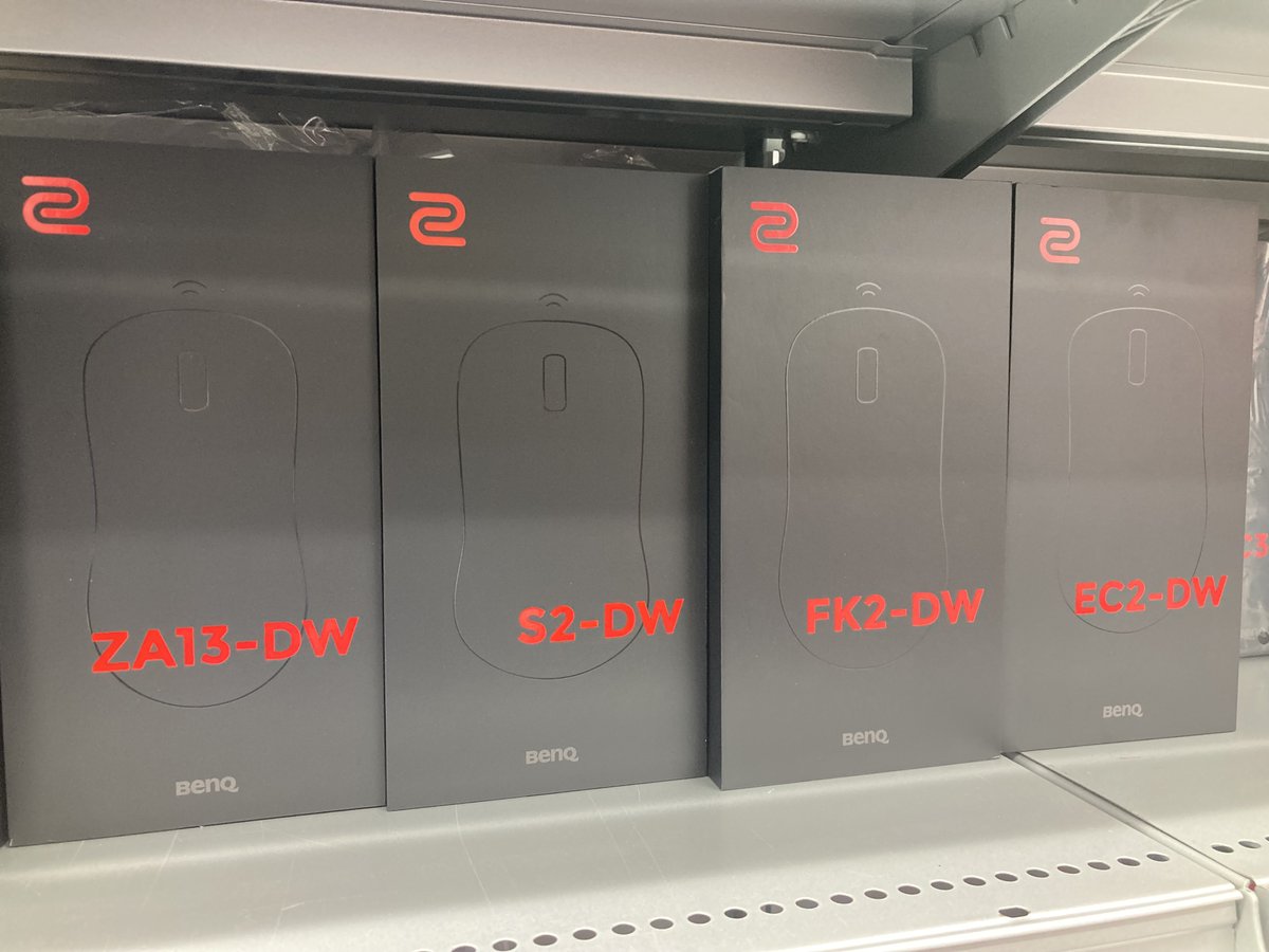 🤩再入荷しました‼️🤩

週末で売り切れてしまった #ZOWIE のマウス・マウスパッドが再入荷いたしました✨✨

店頭に展示機もございますので、気になる方はこの週末ぜひAKIBAパソコン・デジタル館6Fまでお越しください‼️👀👀

#ソフマップ　#ゲーミングデバイス