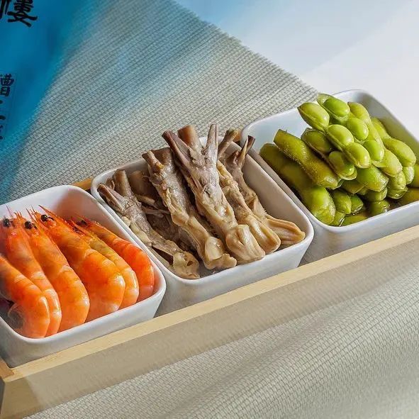 InnovativeBinhu's tweet photo. In Wuxi's Binhu district,🧊summer cooling isn't just air conditioning🌬️. Traditional pickled foods🥢like green soybeans, chicken gizzards, and seasonal fruits such as peaches🍑and grapes🍇offer a tasty way to beat the heat🥵. Try them and enjoy refreshing relief🙌! https://t.co/hLKYKT4tBo
