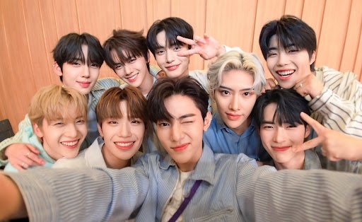 Lizzy ≽^• ˕ • ྀི≼ tweet media