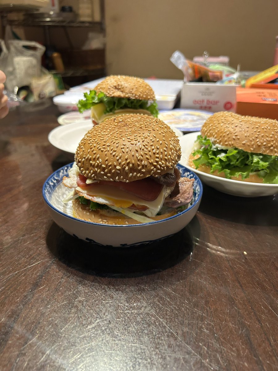 Momi__Nomi's tweet image. 三人漢堡局
@JavaNotDD_tw 
@caloutw