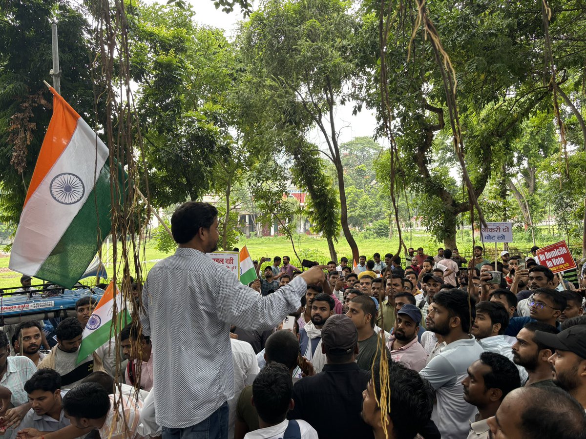 “डोमिसाइल लागू होकर रहेगा”
इस पर आपकी राय क्या है ? 
<a href="/officecmbihar/">CMO Bihar</a> <a href="/NitishKumar/">Nitish Kumar</a> <a href="/Jduonline/">Janata Dal (United)</a> <a href="/BJP4Bihar/">BJP Bihar</a> <a href="/DileepY51270176/">Dileep kumar - Student Leader</a>