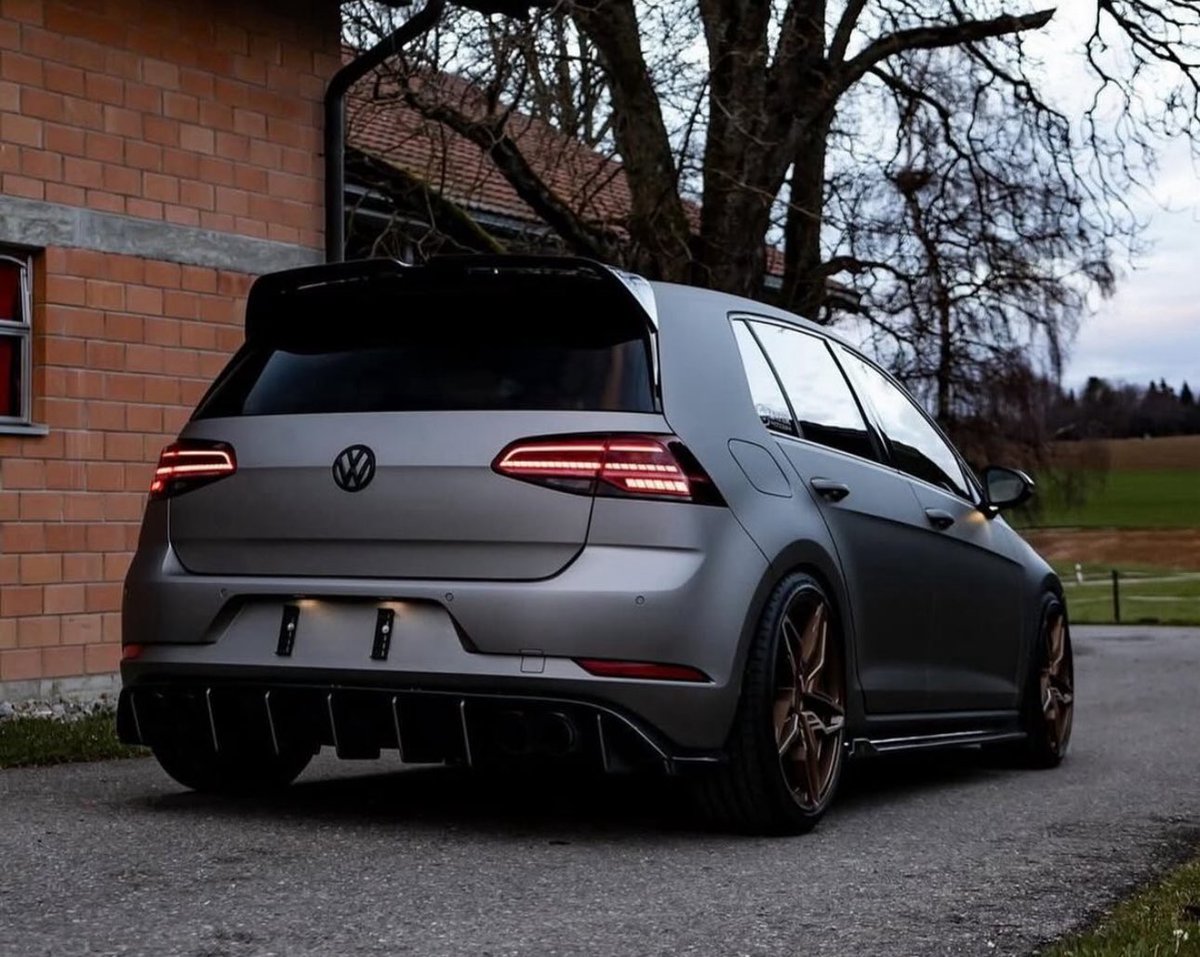 Golf R