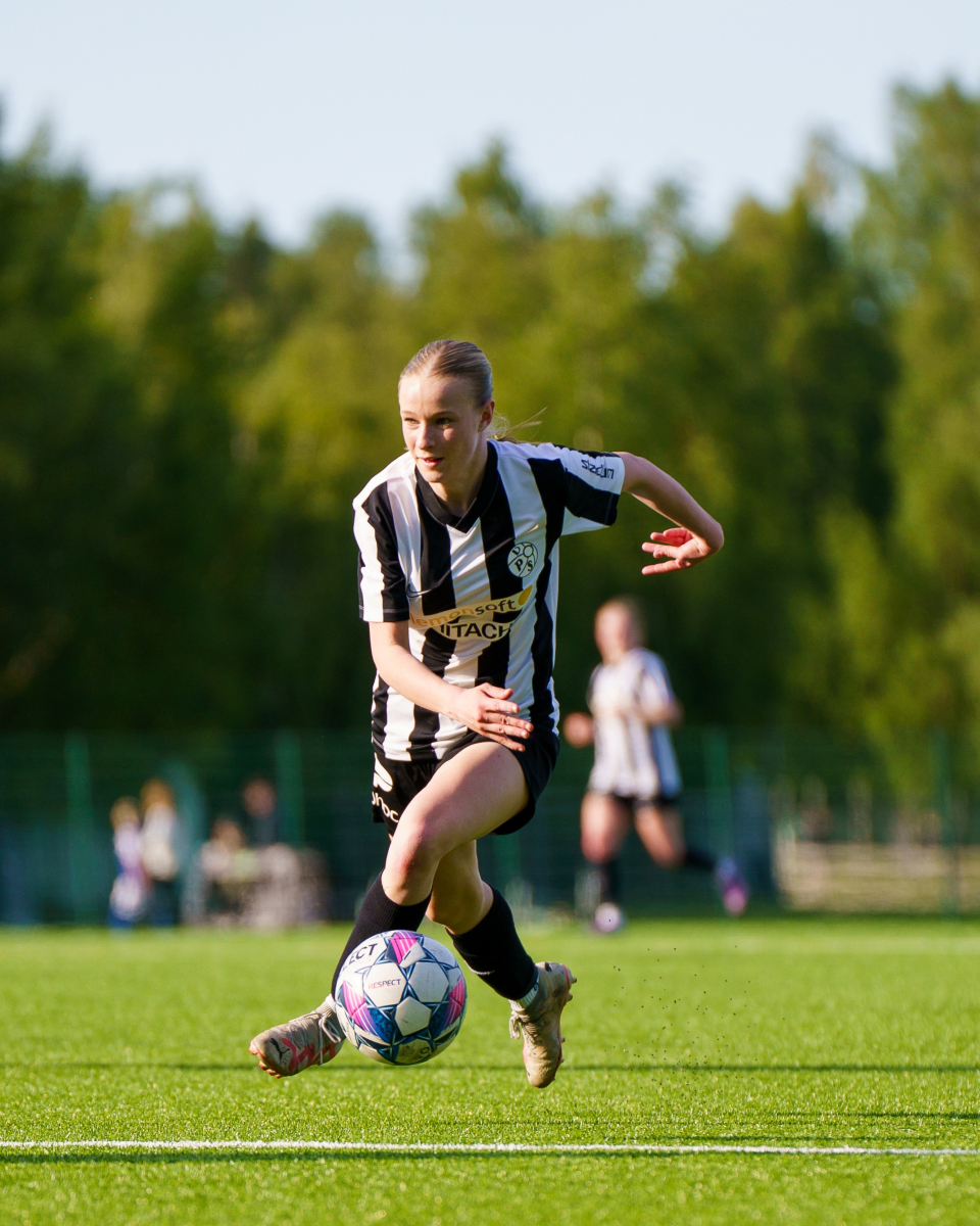 Naisilla on huomenna edessään tähän astisen kauden isoin matsi!🔥 Vastustaja HJS pelaa myös Naisten Kakkosessa, ja on C-lohkon kärjessä. 

Ottelun ennakko on nyt luettavissa nettisivuillamme!

Tule osaksi tätä taistelua, kannustetaan Naiset yhdessä jatkoon!🖤🤍

⚽️ VPS - HJS
🗓️