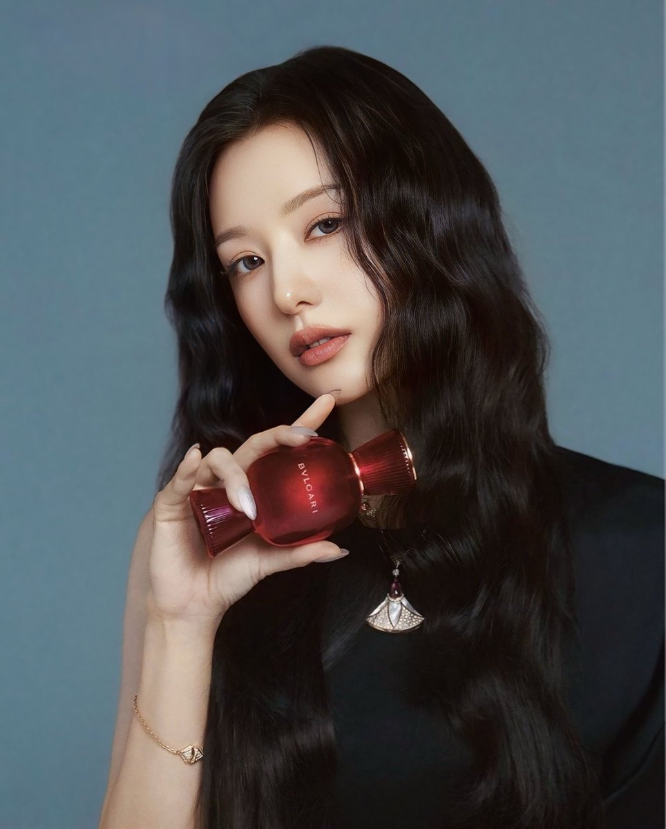 bbyyoongg's tweet photo. I feel like we as a fandom moved on from this Jiwon pictorial way too quick so I’m bringing it back https://t.co/jfJGAAFKin
