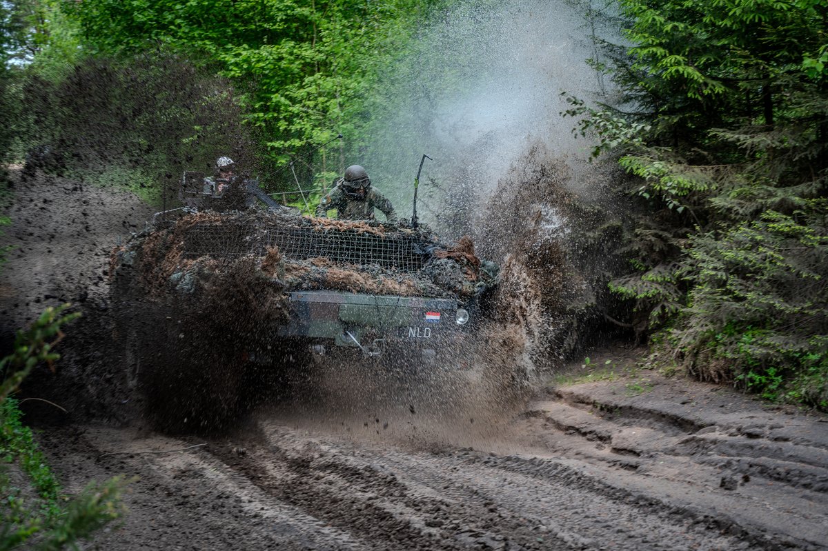 mnbg_lithuania's tweet image. What happens when curiosity meets combat boots?
Dutch influencer @govertsweep took a deep dive into the world of reconnaissance with the Recce platoon of the @landmacht. Full video here:
youtube.com/watch?v=_S_wV2…