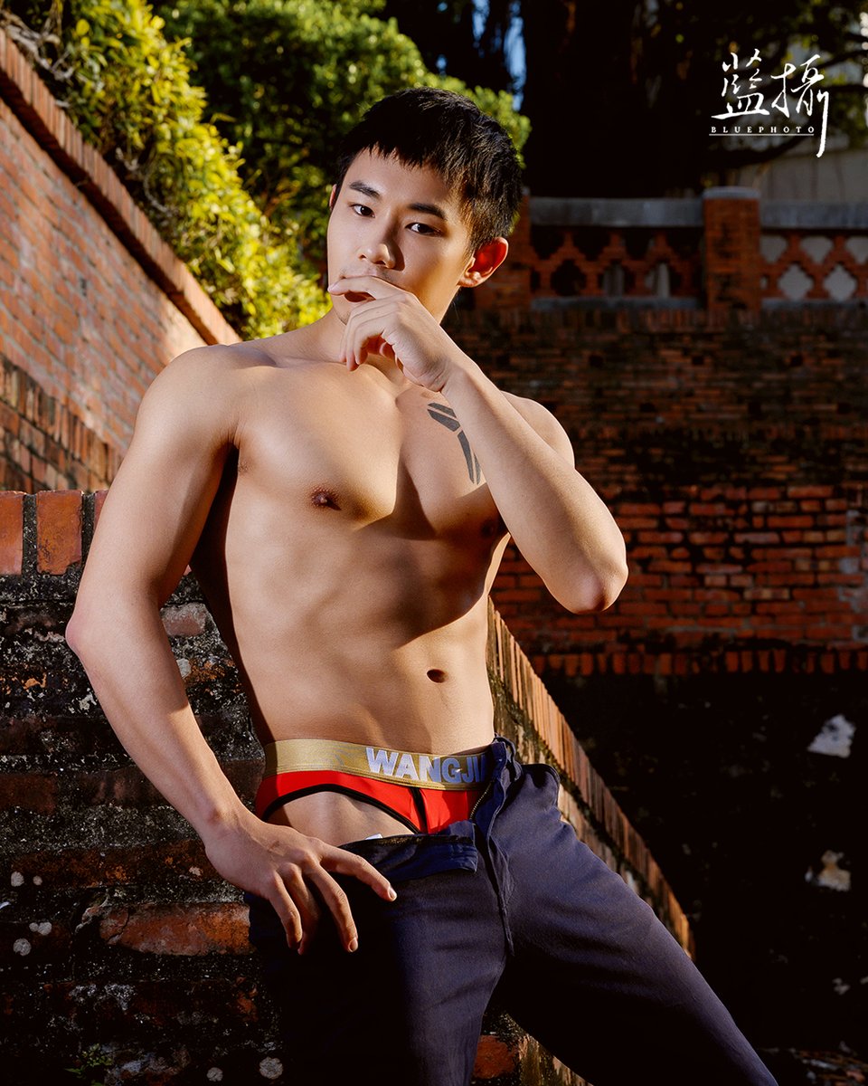 【徵】 按摩教學錄影男模
時間-7/6星期日17:00
地點-台中
小易運動按摩教練幫你免費按摩
包含龍根按摩可不露臉