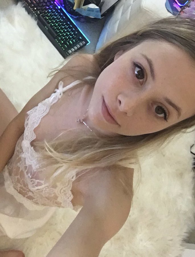 Ich mag ältere Männer und möchte reisen. Wenn du das auch so siehst, schau dir mein X-Profil an. Dort gibt es einen Telegram-Link. RT😘