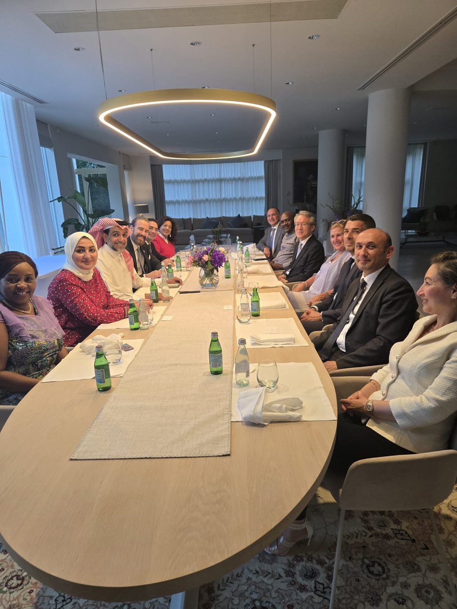 At the invitation of the Qatari Ambassador, the Head of Mission attended a dinner reception in The Hague.