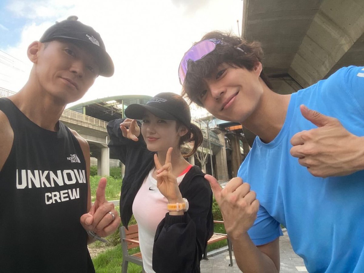 newjeansnews_'s tweet photo. this is so cute — run club with Dani, Bogum and Sean🥹 https://t.co/66JYNOBz9R
