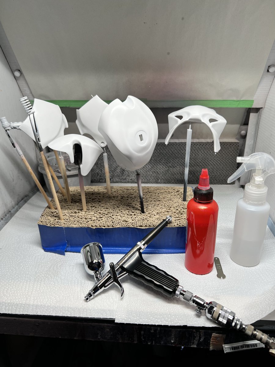 0.5リニューアル
今までのはサフ専用になって貰います
さぁ明日は雨ぽいので今日にカウルタンク周りの真紅吹きます
ウレタンにも使いやすそうだし