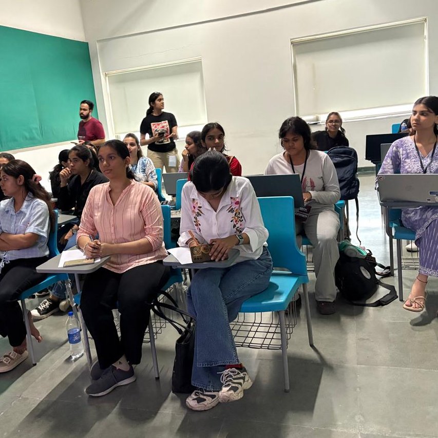 nikitasmcsnes's tweet image. Attended a hackathon after quite a while... but this time, I got to see things from the other side of the table—alongside the amazing @theektaagrawal for the @shebuildshack track.