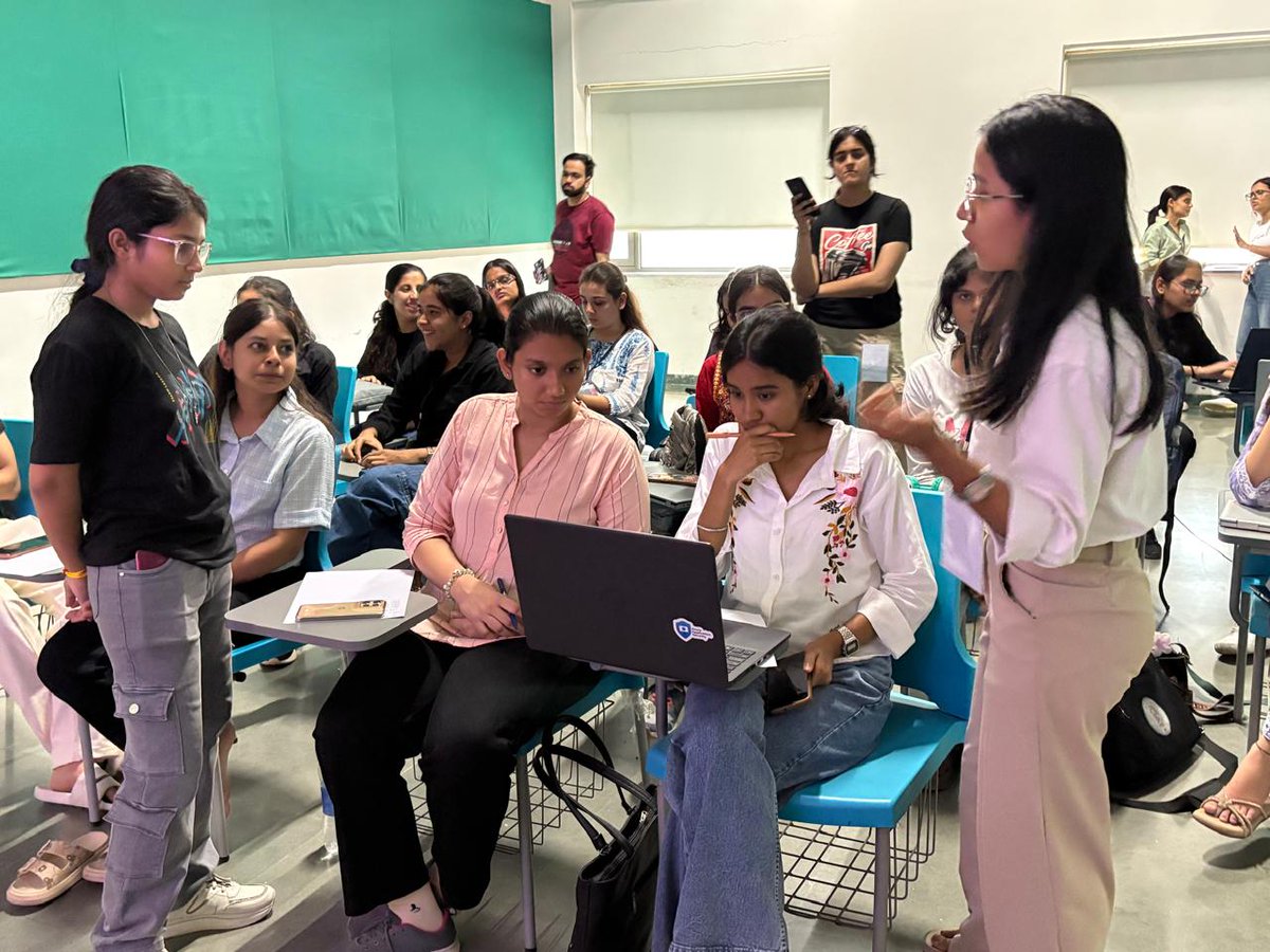 nikitasmcsnes's tweet image. Attended a hackathon after quite a while... but this time, I got to see things from the other side of the table—alongside the amazing @theektaagrawal for the @shebuildshack track.