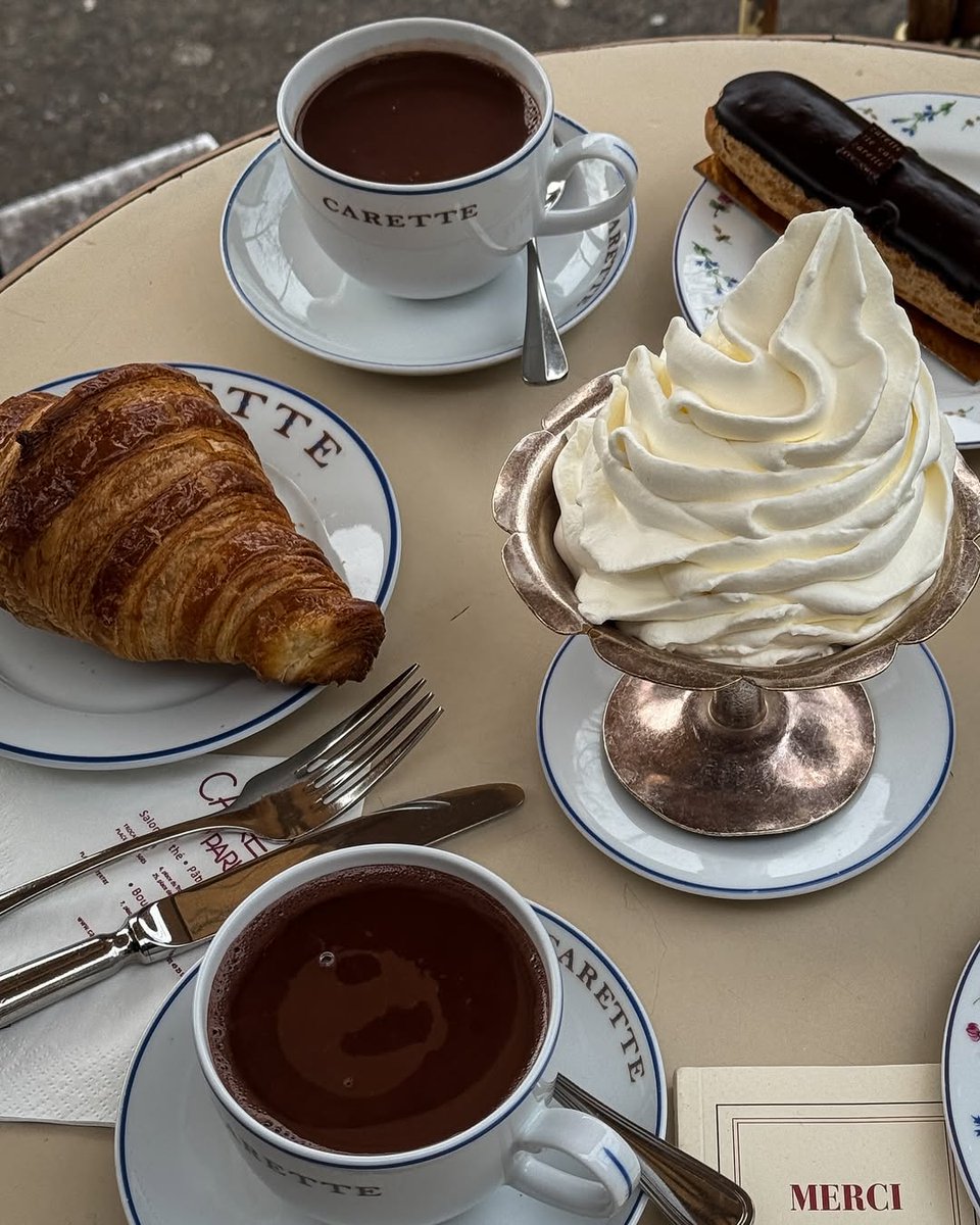 Parisian hot chocolate ☕️
