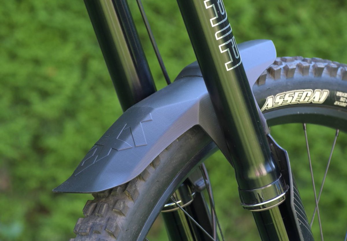 OVERRIDES_MTB's tweet image. EXT‐VAIAのマッドフェンダーが発表されました。
クラウン下のMXタイプ（予価14800円）とオンホイールタイプ（予価12800円）の2種類です。発注済ですが各入手数量に限りがあるので御入り用の方は御予約頂けると助かります。
ERA用のボルトオンフェンダー（予価9800円）も合わせて入荷予定です。
#EXT