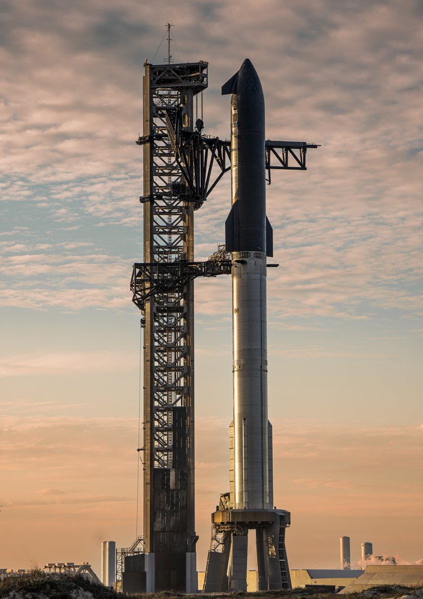 DimaZeniuk's tweet image. Hope SpaceX will launch Starship this month