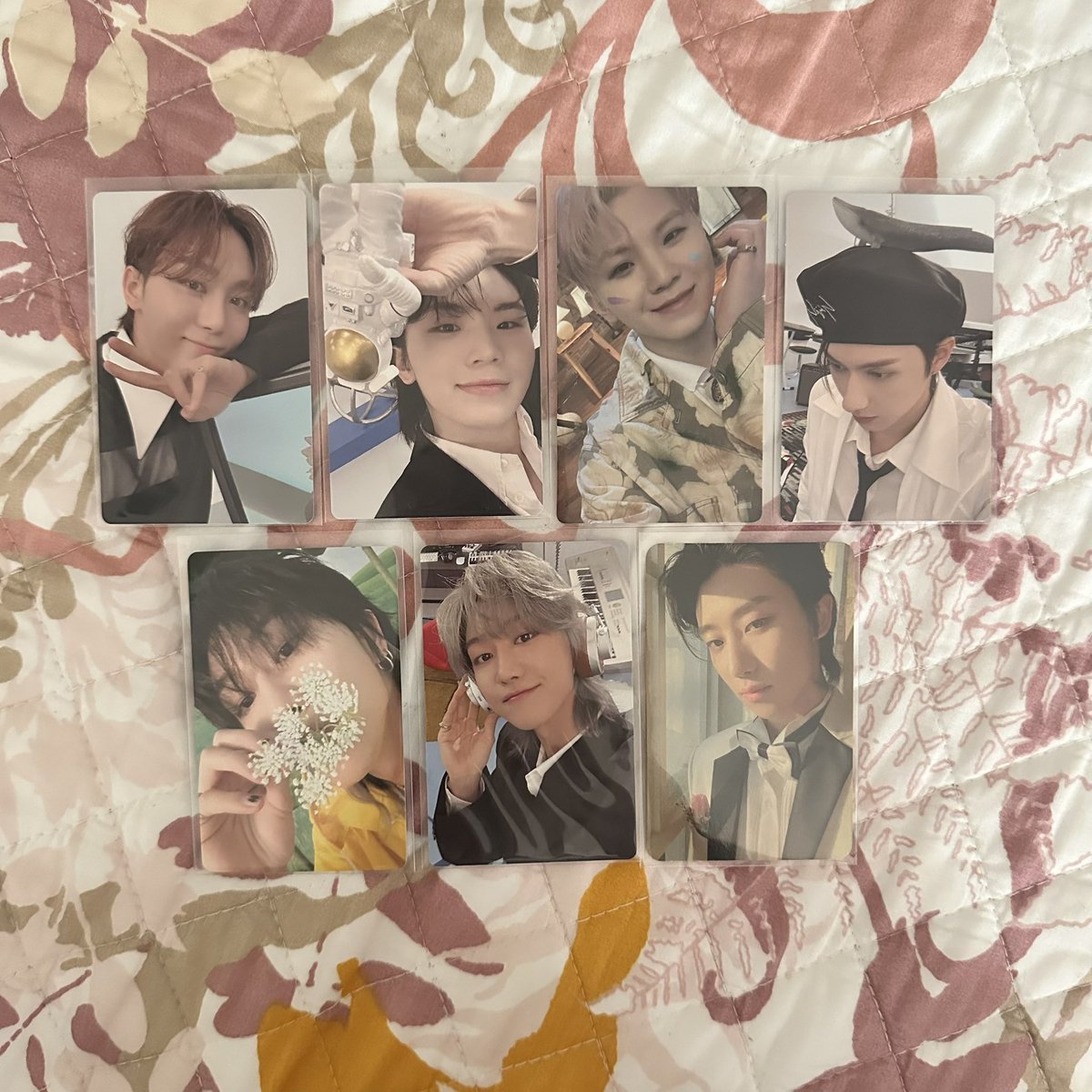 rainemailzz's tweet photo. wts lfb ph  || #bentablesniraine 

   — assorted official photocards

~ price in alt
~payo/ 3 days dop
~ mint condi
~mop: gcash
~mod: sco
~reply/dm to claim! 

t. wts lfb ph seventeen newjeans twice kep1er nmixx red velvet blackpink pcs https://t.co/9wYMk4JtxF