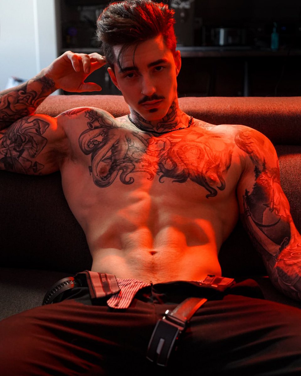 RT if you’re a good boy who needs discipline 😈