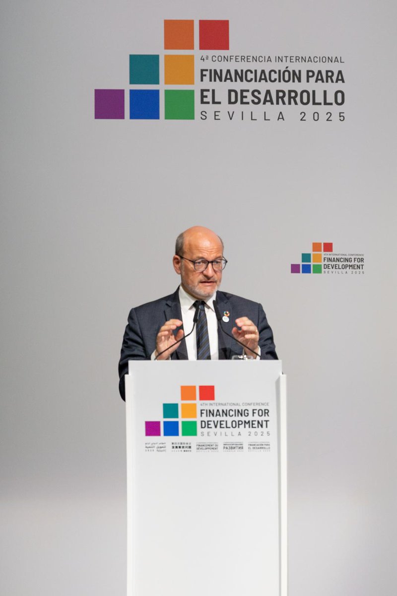 AFD_en's tweet image. Introducing @PearsonBook @FinanceInCommon / AFD / @UNDESA’s Public development banks reference book at #FfD4, @RiouxRemy:

“In a world of fake news, research and robust evidence have never been so important to foster common intelligence.
This book is intended to inform the…