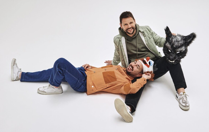 Team_GSmart's tweet image. It's time to KENNY HO!! (For now anyway).
@gordonsmart & @martin_compston are hanging up the clown & wolf masks, for the time being anyway #RestlessNatives 🏴
It’s not the end forever. Just the end for now, or at least til the bonus episode on Friday 😉